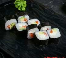 Саке Авокадо Чиз маки