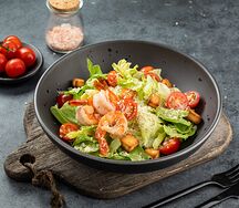 Салат Цезарь с креветками