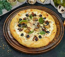 Пицца с курицей и грибами