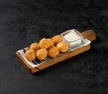 Сырные шарики с халапеньо