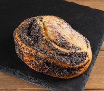 Булочка с маком