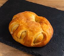 Пирожок с абрикосовым джемом