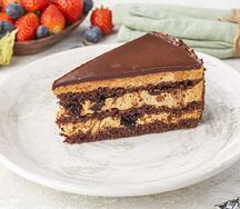 Шоколадный торт с черносливом