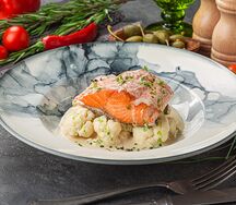 Форель с цветной капустой и соусом белое вино