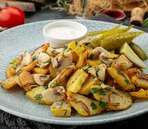 Жареный картофель с грибами