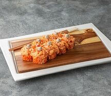 Ролл спайси со снежным крабом и трюфельным соусом