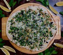 Ламаджо с сыром и зеленью