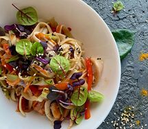 Перанаканский wok с морепродуктами
