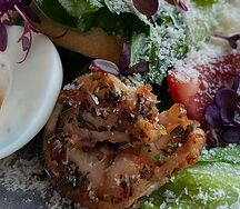 Цезарь с креветками и муссом анчоус