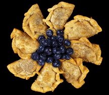 Вареники жареные с черникой