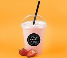 Молочный коктейль клубничный