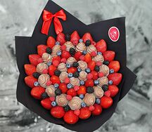 Букет из клубники Молочная классика размера L