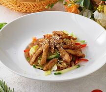 Теплый салат с курой