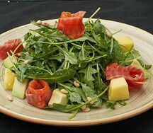 Insalata di mango con salmon