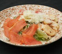 Caesar con salmon