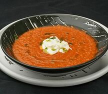 Zuppa di pomodoro con stracciatella