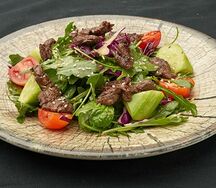 Insalata con carne di manzo