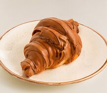 Круассан с шоколадным кремом