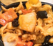 Курица на сковородке