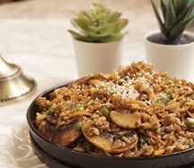 Жареный рис на тебане с курицей