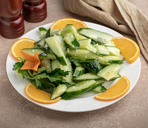 Салат огурцы с чесночным вкусом