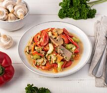 Салат с телятиной в кунжутном соусе