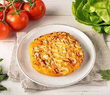 Пицца с колбасой