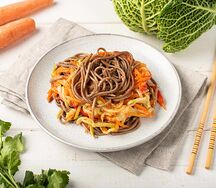 Лапша гречневая с овощами