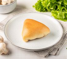 Пирожок с капустой и грибами