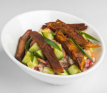 Тёплый салат с куриной грудкой