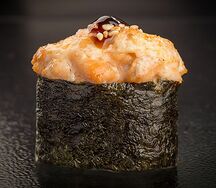 Запеченные суши с лососем