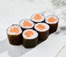 Ролл с лососем