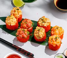 Острый ролл с лососем