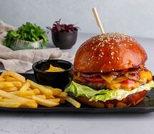 Шеф-бургер с картофелем фри