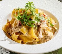 Паста с индейкой и вялеными томатами