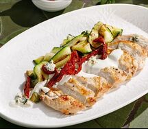 Куриная грудка с цукини под соусом дорблю