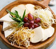 Ассорти домашних сыров