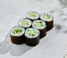 Ролл с огурцом