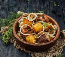 Оджахури из свинины и картофелем