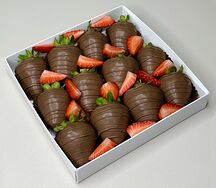 Премиум набор клубники в шоколаде classic