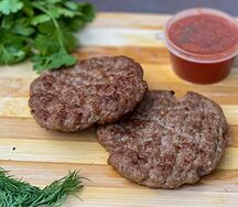 Мясная котлета с зеленью