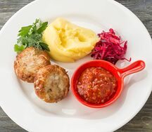 Куриные котлетки с картофельным пюре