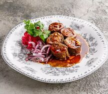 Рулет говяжий с сыром сулугуни