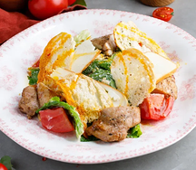 Теплый салат с куриным бедром