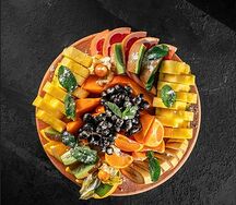 Сезонная фруктовая тарелка