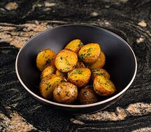 Картофель бейби с зеленью и чесноком