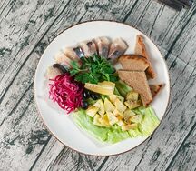 Сельдь с гарниром