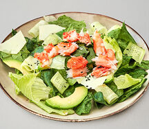 Большой зеленый салат с камчатским крабом