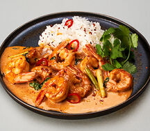 Креветки в соусе том ям с рисом