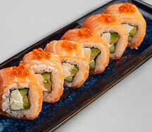 Филадельфия с икрой и авокадо